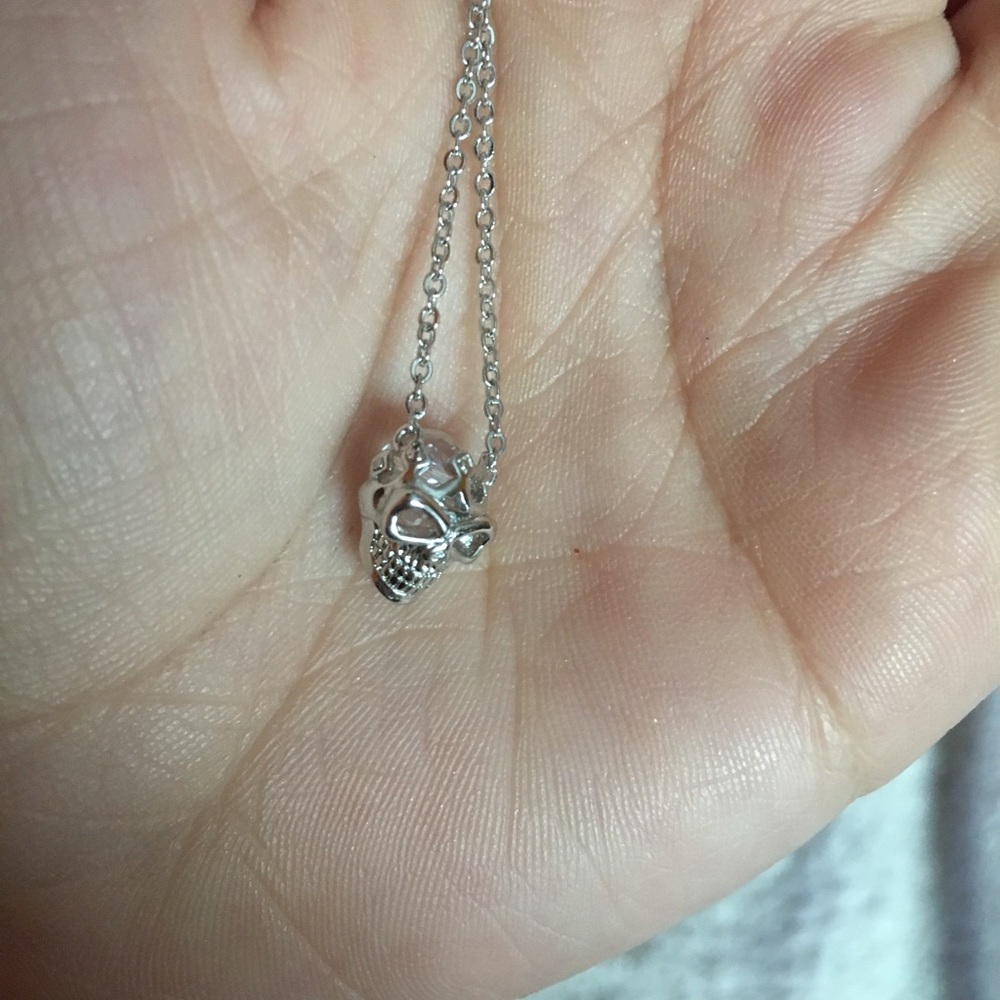 cute little skull necklace💀